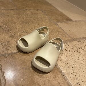 Kids Cream sandals